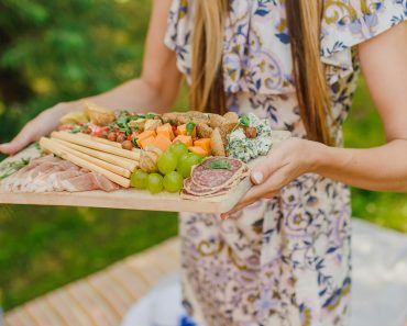 How to Enjoy a Mediterranean-Inspired Picnic